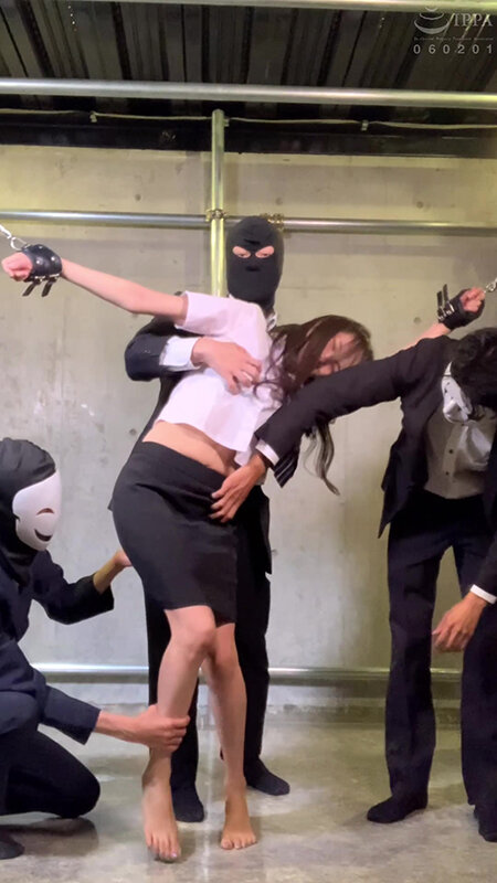 「真木今日子が挑む拘束くすぐりSM！美人お姉さんが拷問プレイで悶絶する姿が話題」のサムネイル