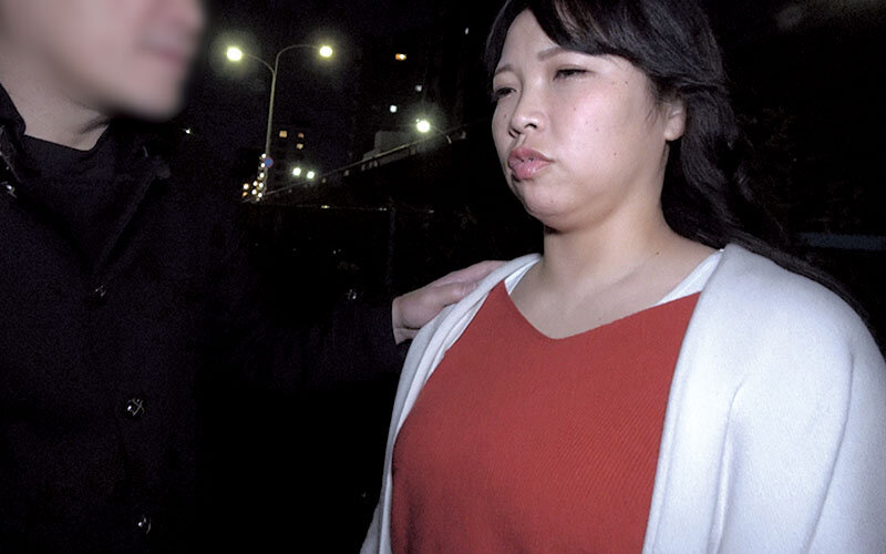 「【素人ナンパ】酔った巨乳人妻を口説いて中出し!欲求不満な熟女奥さんとの濃厚SEX」のサンプル画像1枚目