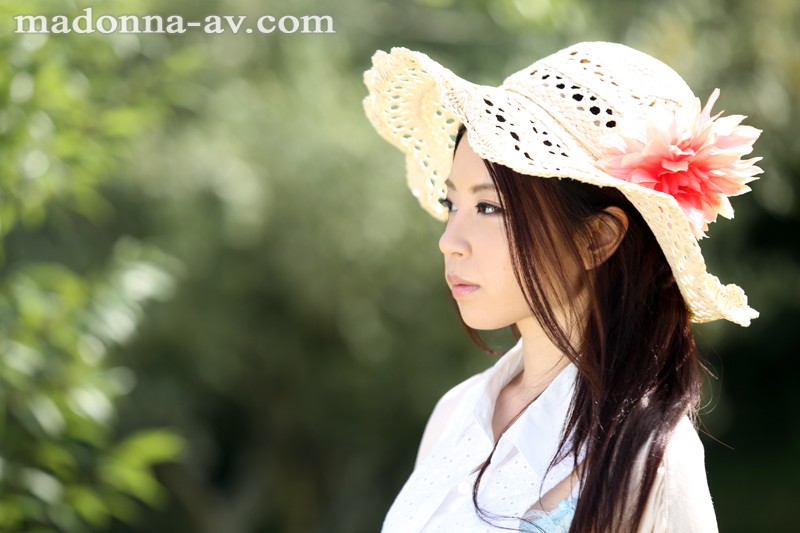 「今井美鈴デビュー作！巨乳人妻熟女が魅せる大人の色気と悩殺ボディ【完全版】」のサムネイル