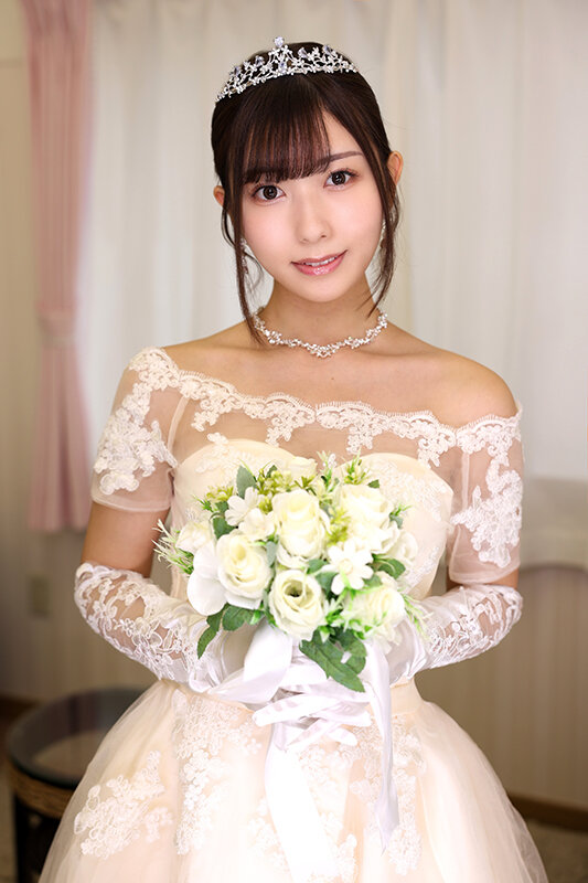 「【素人巨乳】結婚前夜の花嫁がウェディングドレスで寝取られ不倫SEX!元ヤリマン妻の禁断浮気映像」のサムネイル