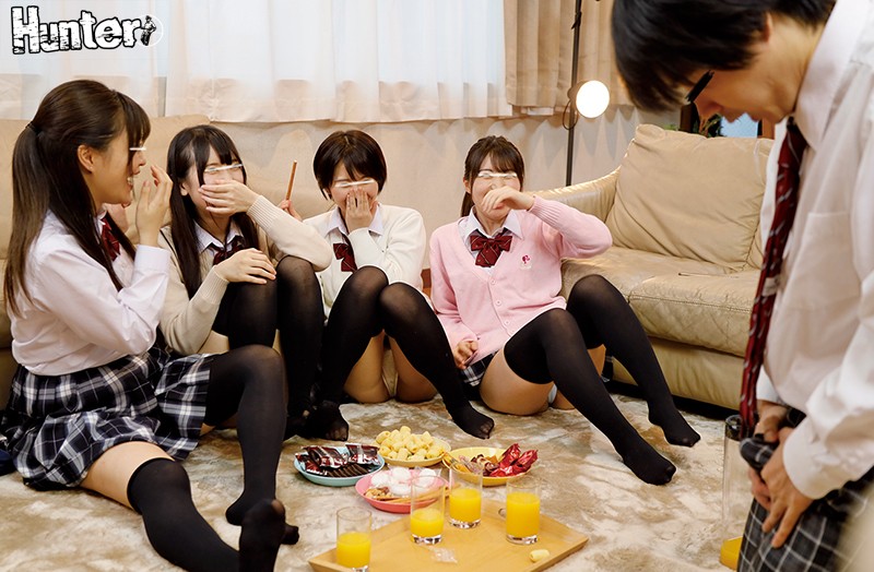 「女子校生たちとニーソックス姿でハーレム中出し体験!学生服美少女たちの放課後パラダイス」のサンプル画像3枚目