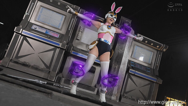 「美澄玲衣が女戦士ホワイトバニーに変身!サイバー戦隊で繰り広げる実験シーンが話題の特撮作品」のサンプル画像5枚目