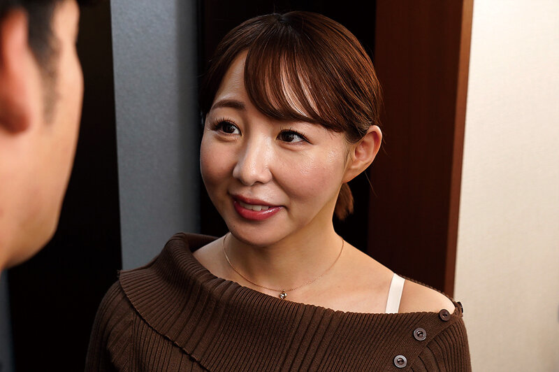 「成宮いろは|痴女家政婦が中出しフェラで責める!美乳熟女の淫らなご奉仕」のサンプル画像3枚目