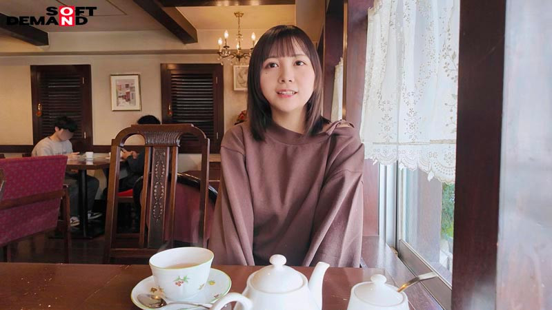 「【父親公認 実家で初撮り】元テレビマンの父と二人三脚AV出演 おじ好き オナニー週5 イラマも応じるピュアっ娘 竹内咲奈 18歳」のサンプル画像1枚目