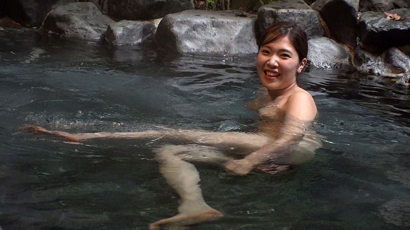 「美波沙耶の羞恥野外露出プレイ!巨尻女子大生と温泉旅行で過激デート【高画質】」のサンプル画像3枚目