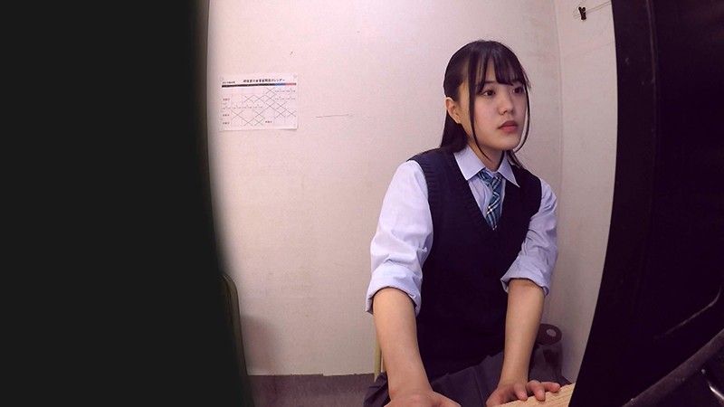 「女子校生の自慰行為を盗撮!制服美少女たちが指マンで絶頂する秘密のオナニー映像10人収録」のサンプル画像1枚目