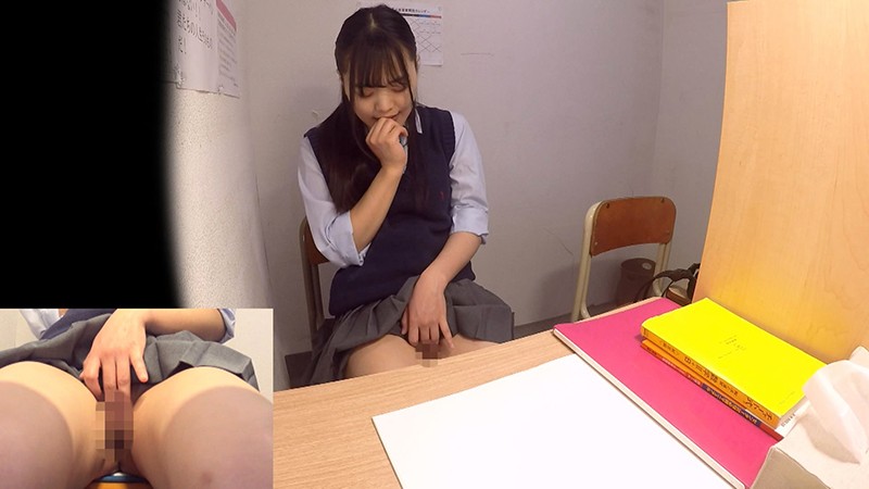 「女子校生の自慰行為を盗撮!制服美少女たちが指マンで絶頂する秘密のオナニー映像10人収録」のサンプル画像2枚目
