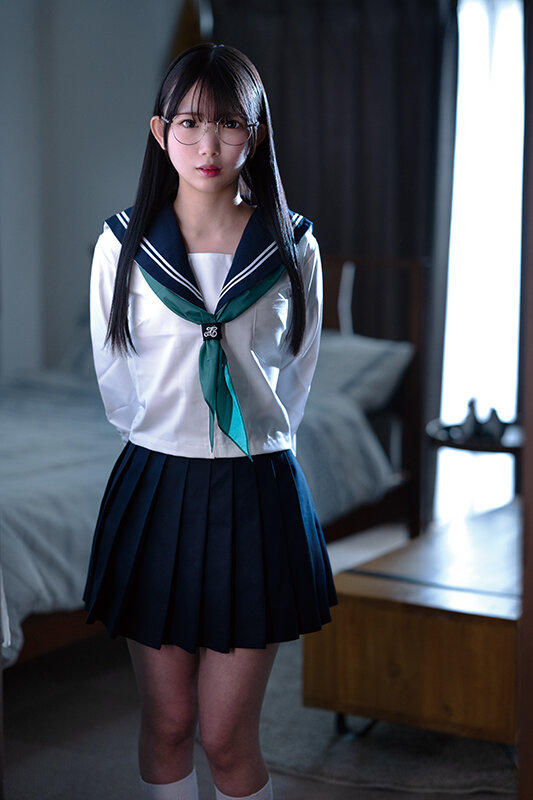 「南日菜乃 メガネ女子校生が快感に目覚める 小柄な美少女のセーラー服姿で絶頂体験」のサムネイル