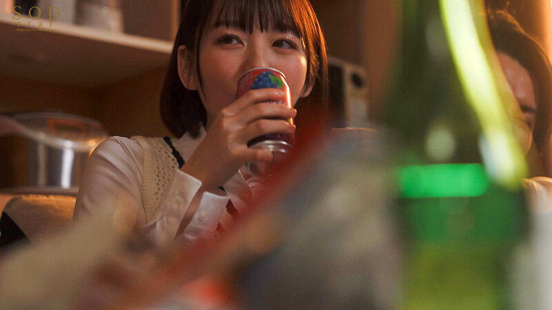 「【西元めいさ】美少女彼女が宅飲みで寝取られ!3P中出しされる衝撃NTR映像」のサンプル画像4枚目