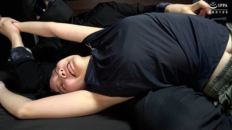 「加護まりのくすぐりプレイ動画|じゃんけんゲームで悶絶する可愛い反応が話題のグラビア作品」のサンプル画像9枚目