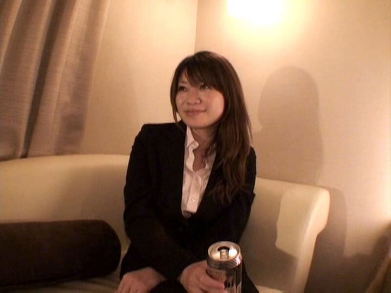 「巨乳OL同僚とハメ撮り!お気に入りの部下を連れ込んで酔わせてエッチする方法【AIリマスター版】」のサムネイル