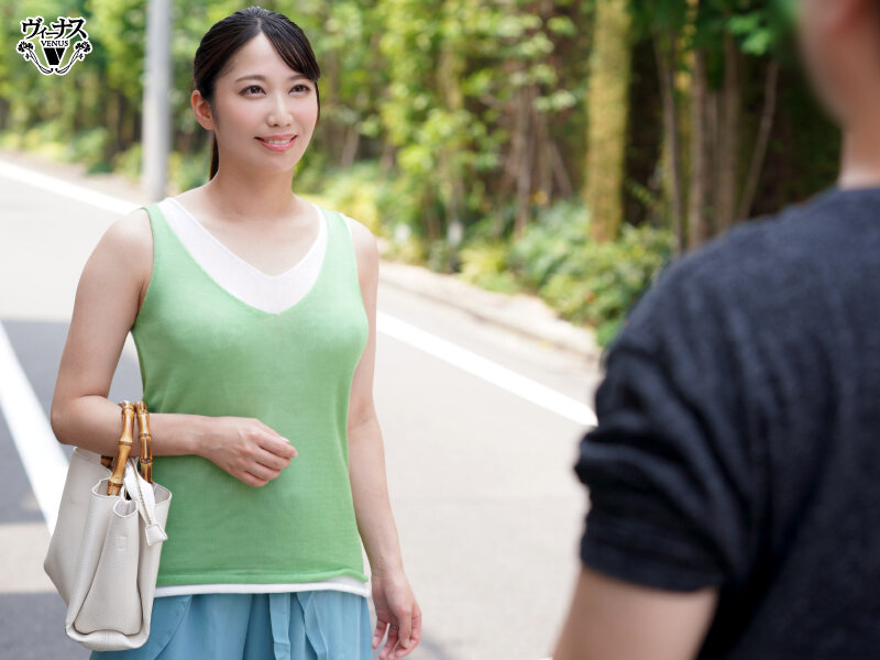 「【東ふうか】巨乳人妻がNTR中出しセックス！バイト先の美しい熟女を自宅に連れ込む」のサンプル画像3枚目