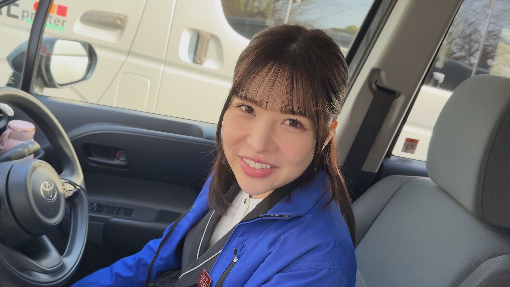 「週に1回僕の家に来てくれてヌイてくれる近所の人妻 ～キスするだけで興奮汁をビショビショに垂らしてエロがってくる～ パチンコ店員 えま 34歳 河北笑茉」のサムネイル