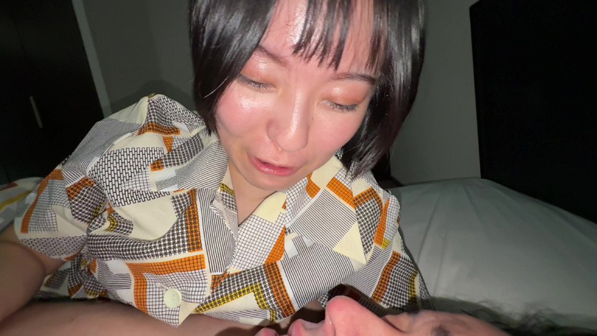 「【個人撮影】加護まりの暗い部屋で鼻●●&手コキ」のサンプル画像5枚目