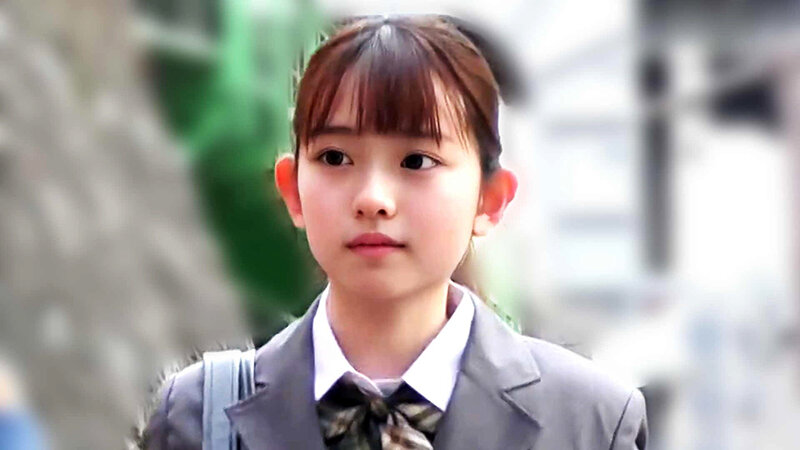 「【制服美少女】電車内で恥ずかしい辱めを受ける清楚系女子の羞恥プレイ動画」のサムネイル