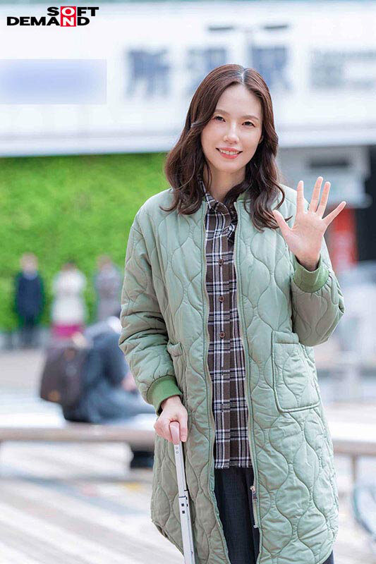 「長身人妻・栗原早苗が最後のAV出演で中出し懇願!濃厚フェラから本気の絶頂へ」のサンプル画像2枚目