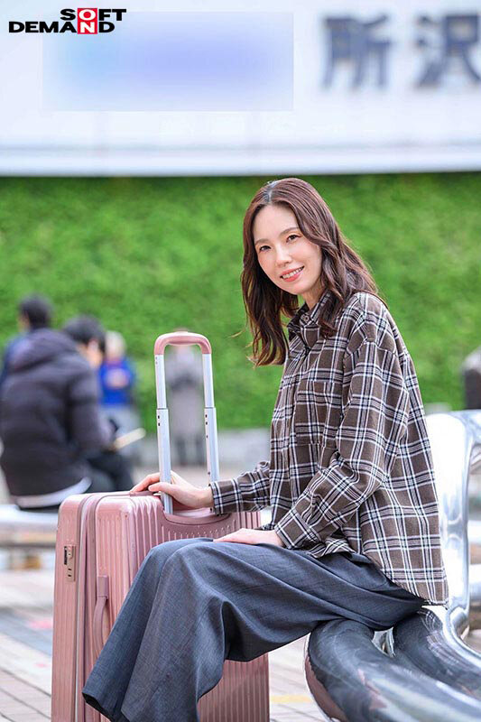 「長身人妻・栗原早苗が最後のAV出演で中出し懇願!濃厚フェラから本気の絶頂へ」のサンプル画像3枚目