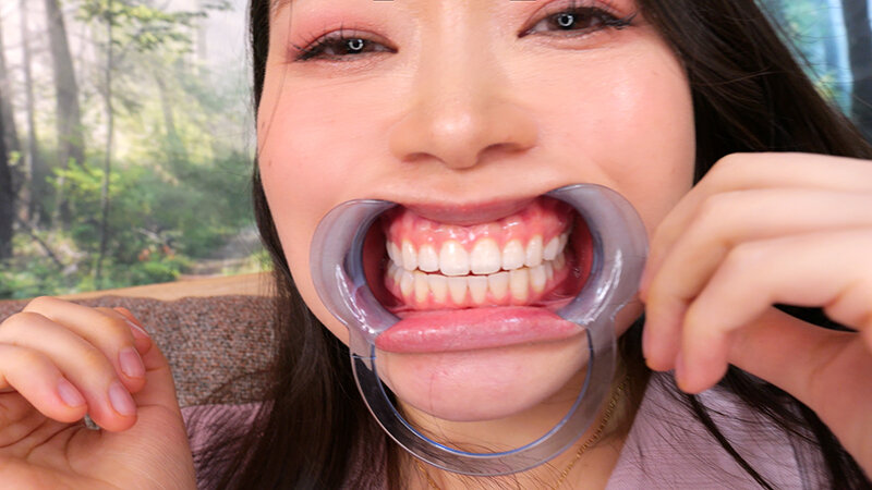 「浜辺栞帆のイラマチオ作品|喉奥責めで魅せる過激プレイ動画をレビュー」のサンプル画像2枚目