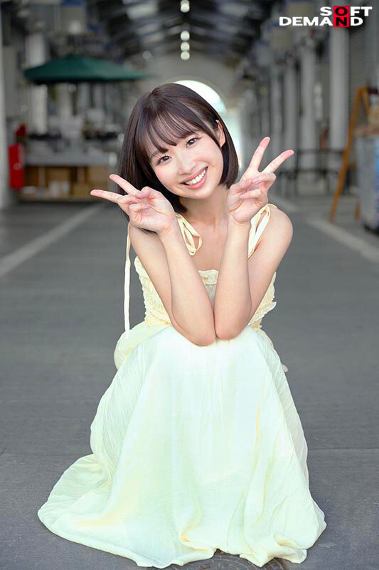 「【石川くるみ】小柄な美少女素人がイラマチオで涙目に！敏感ボディの現役保育士が初撮りで乱れる」のサンプル画像2枚目