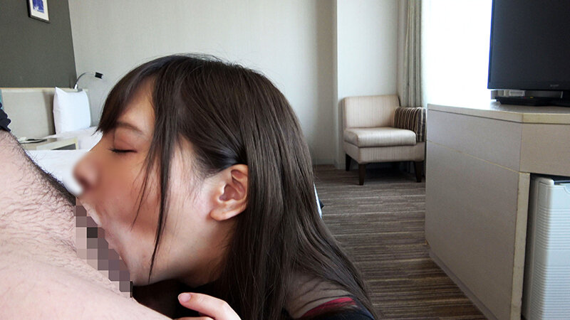 「【素人】巨乳美女10人のフェラ＆イラマチオ奉仕！ごっくんまで見せる濃厚テクニック集」のサンプル画像15枚目