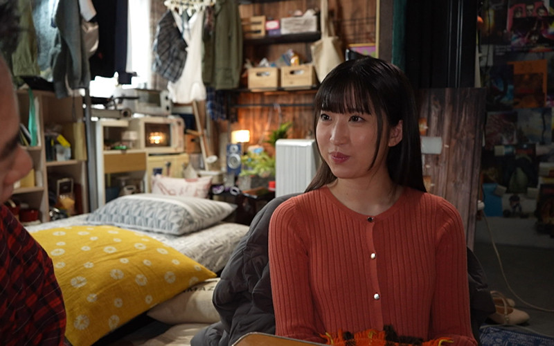 「【素人】やよいちゃんの援交中出し体験！M願望全開の首絞め騎乗位で絶頂する小柄美女」のサンプル画像1枚目