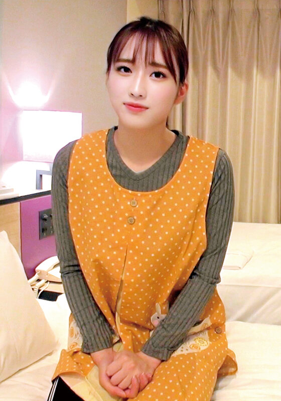 「【素人】美少女女子大生かのん&美人保育士みう先生が童貞筆下ろし!美乳揺れるフェラ&中出しセックス」のサンプル画像8枚目