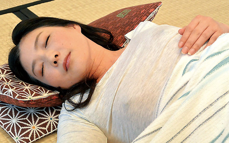 「清野ふみゑ・横山紗江子ら五十路熟女の禁断母子関係 近親愛の欲望に溺れる人妻たち」のサンプル画像13枚目