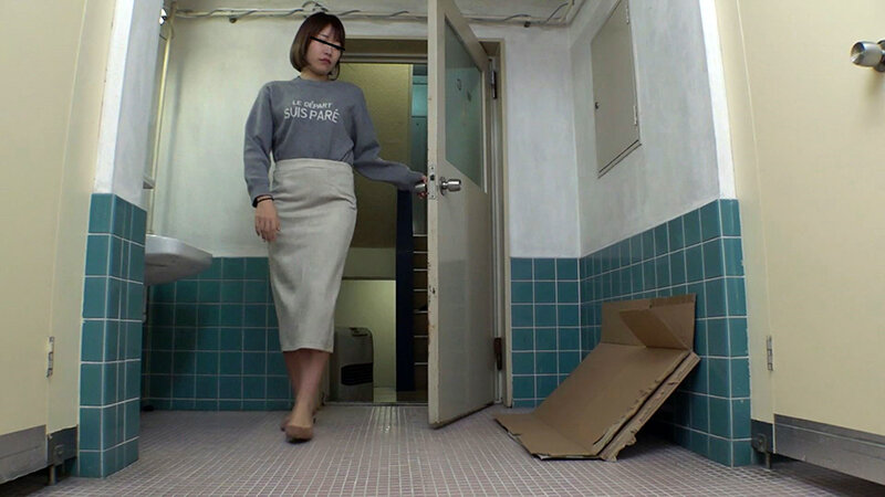 「【素人女子大生】某女子大の校内トイレで羞恥プレイ＆中出し性交｜リアル盗撮風映像＃03」のサンプル画像1枚目