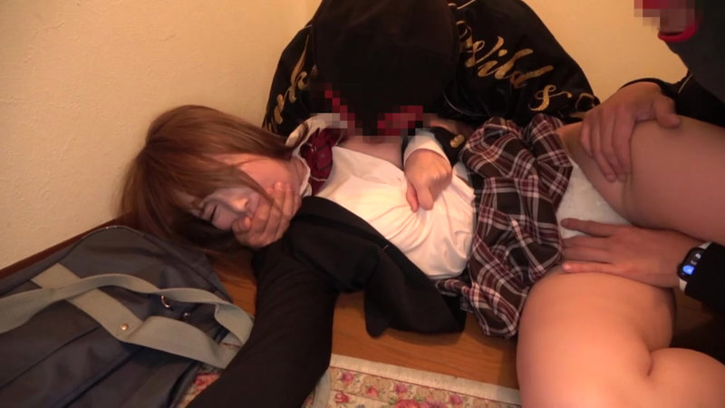 「【素人】巨乳女子校生が襲われる緊迫シチュエーション動画【覆面男×強制プレイ】」のサンプル画像11枚目