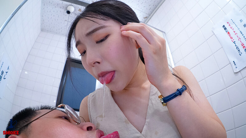 「皆月ひかる 美尻OLが残業中のオフィスで潮吹き中出し!敏感すぎるデカ尻部下の絶頂セクハラ」のサンプル画像9枚目