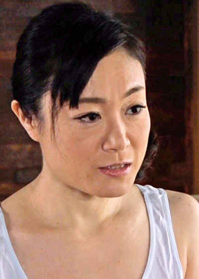 「妻の出産を控え実家に戻った僕達。久々に会った母の無防備にチラ見せする乳首がエロ過ぎて･･･！」のサムネイル