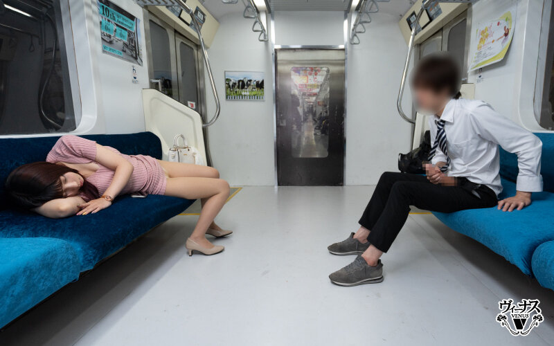 「安位薫 巨乳痴女の人妻義姉が最終電車で誘惑 我慢できず中出しする熟女との禁断関係」のサンプル画像3枚目