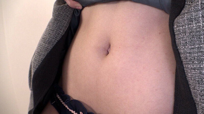 「【素人】女子13人のへそ観察レポート｜フェチ好き必見のへそ穴じっくり鑑賞映像」のサンプル画像9枚目