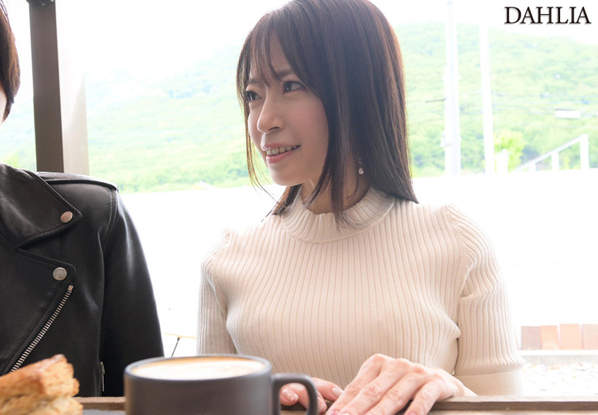 「色白美人女優と温泉旅行で濃厚プレイ！中出し4発の孕ませドキュメント作品」のサムネイル