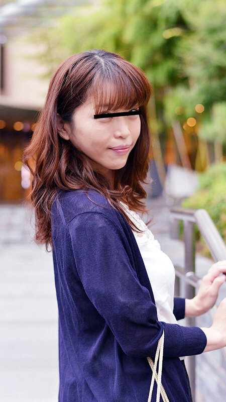 「【素人人妻ナンパ】巨乳パイパン熟女12人にハメ撮り中出し!潮吹き絶頂する欲求不満の人妻たち」のサンプル画像8枚目