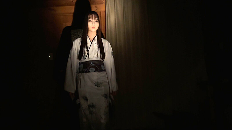 「【素人美女】巨乳パイパン美女が騎乗位で絶頂アクメ!雪山遭難ドキュメント風中出しセックス」のサンプル画像2枚目