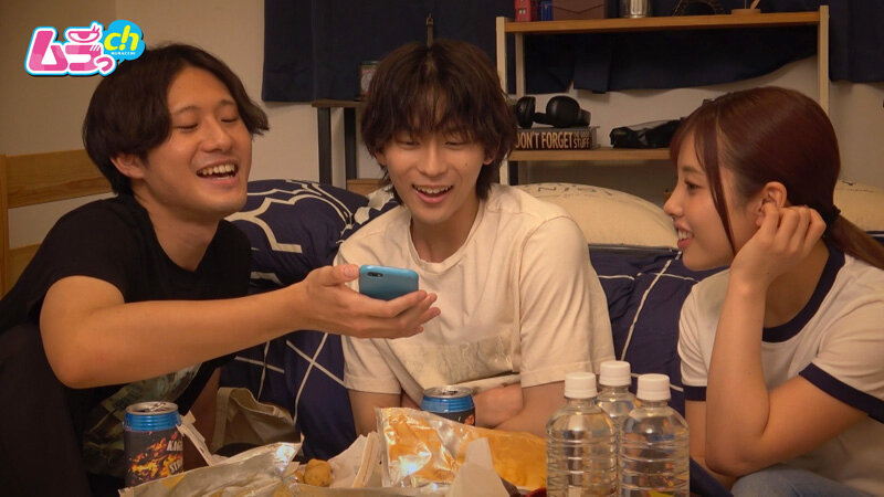 「有栖舞衣が王様ゲームで流されるギャル女子大生!美乳素人の盗撮・のぞき映像」のサンプル画像2枚目