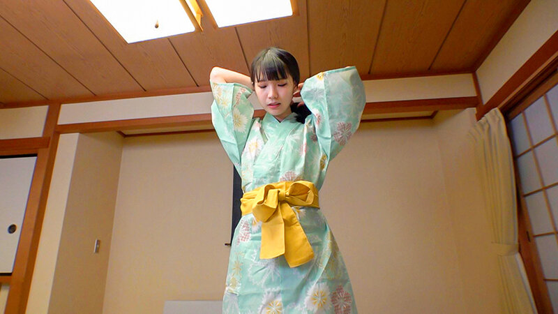 「黒髪スレンダー女子校生と温泉旅行で制服プレイ！微乳美少女に顔射・中出しのイタズラ三昧」のサンプル画像12枚目