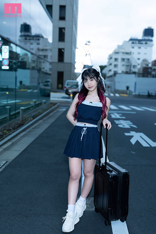 「月城るな 美少女スレンダー女優が騎乗位で魅せる3P・4Pプレイ 経験豊富なグローバル美女のAVデビュー作」のサムネイル