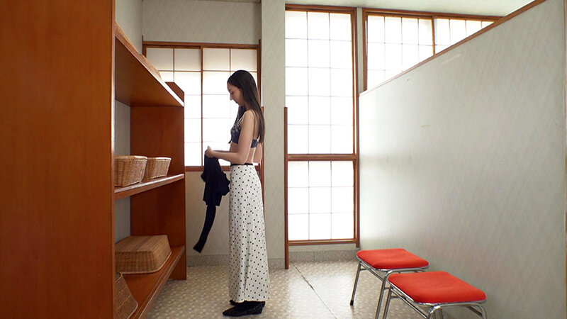 「【素人妻】和服美人のスレンダー人妻が温泉旅館で寝取られ中出し&顔射プレイに悶絶」のサムネイル