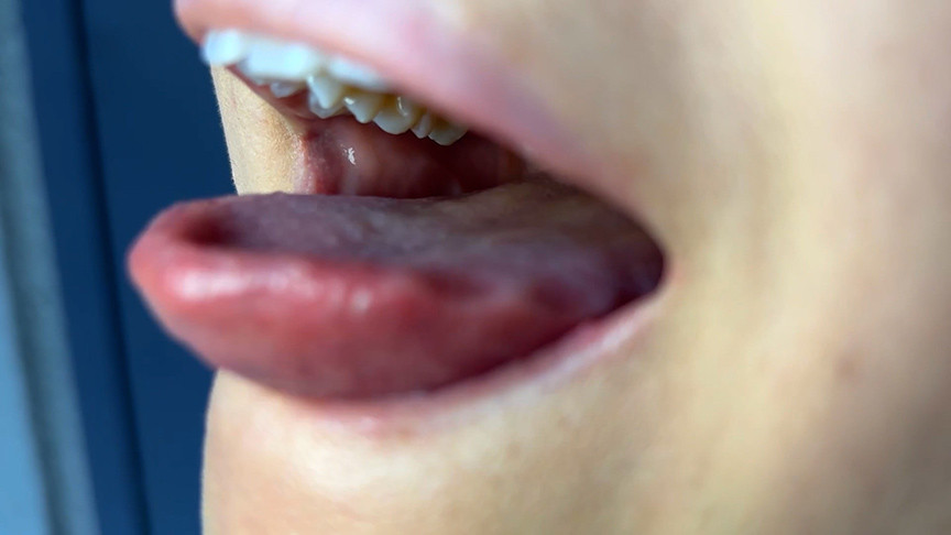 「【素人】街角ナンパで口内観察プレイ！商社営業れなちゃんの歯と舌をじっくり観察【フェチ動画】」のサンプル画像3枚目