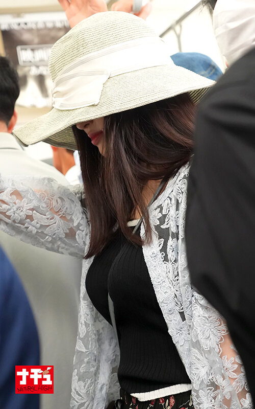 「【素人美女】巨乳スレンダー美女が恥じらいながら感じる姿がエロい！巨尻揺れる中出しプレイ」のサンプル画像2枚目