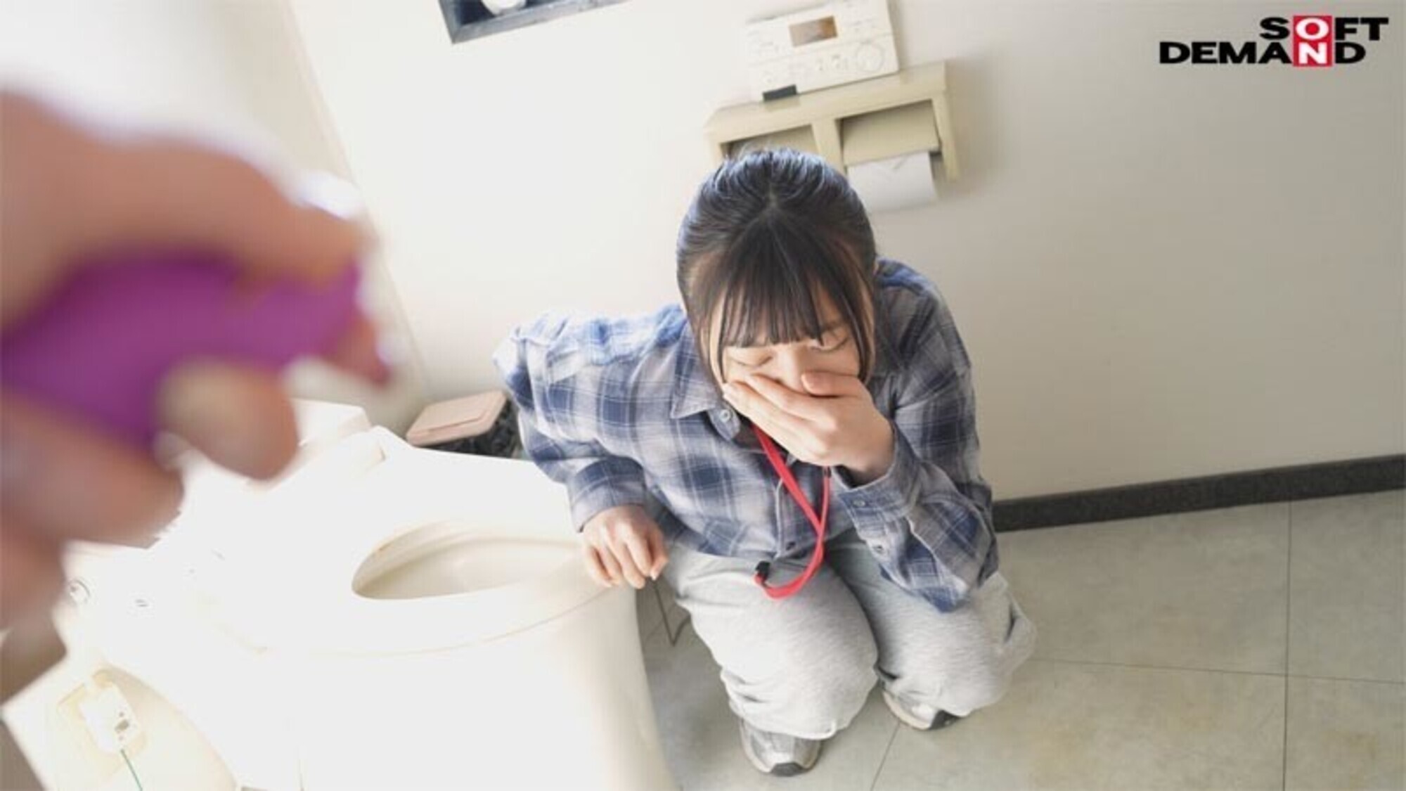 「SOD女子社員 AV出演業務 制作部 中途1年目 岡島明来(24) 初客観単体SEX 平日昼間社内連れ回し声ガマンSEX おもちゃオナニー イカされまくり初4P 公開全裸挨拶」のサンプル画像10枚目