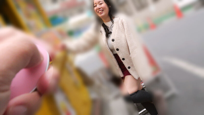 「塚田しおり 野外露出デートで羞恥プレイ|巨乳巨尻美女が繁華街で中出し体験」のサンプル画像4枚目