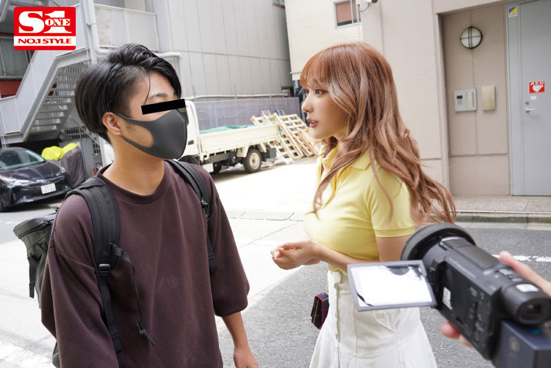 「小宵こなんが逆ナンで魅せる巨乳パイズリ＆騎乗位フェラテク！素人を虜にする痴女プレイ」のサムネイル