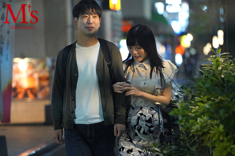 「冨安れおな 巨乳エステで潮吹き中出しNTR！失禁マッサージで寝取られる美女の絶頂」のサムネイル