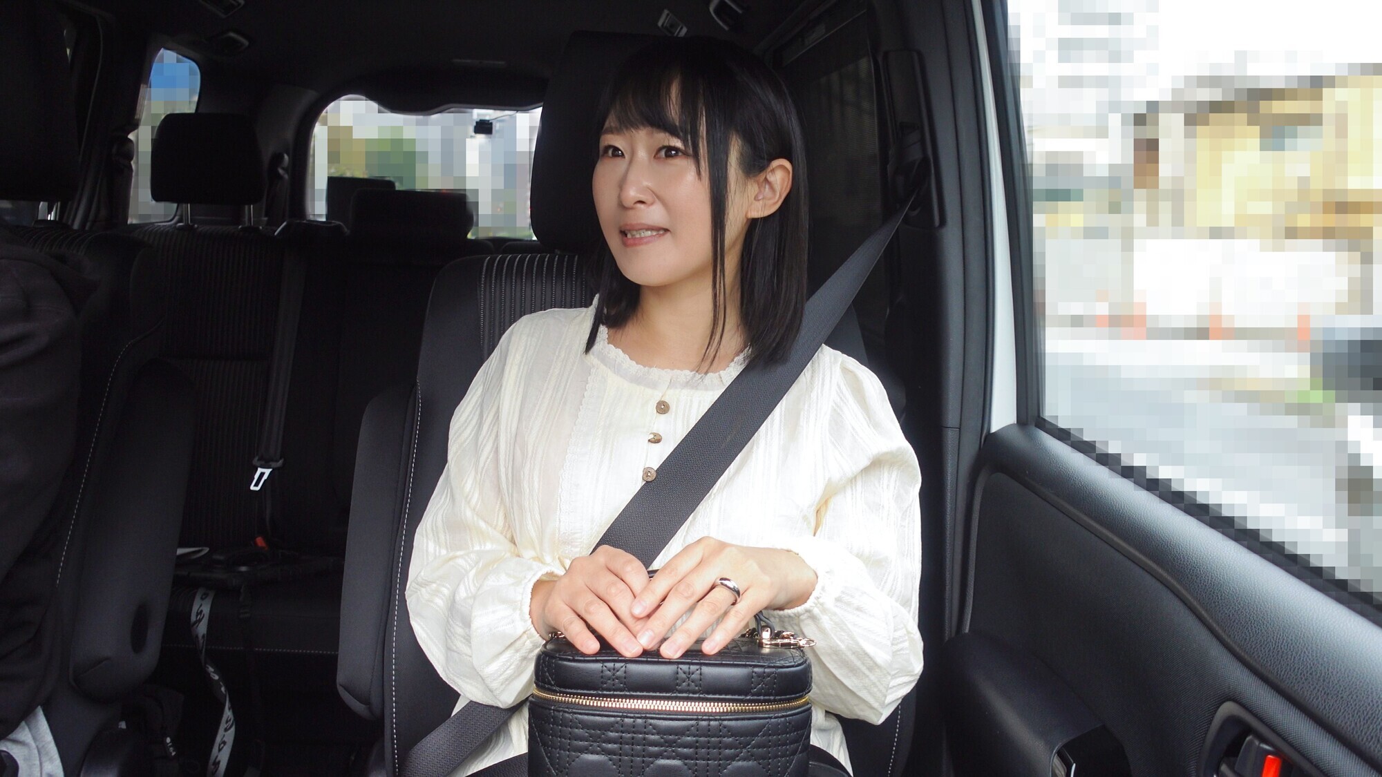 「趣味の乗馬が大好きな上流セレブ人妻 乗馬で鍛えた激しすぎる騎乗位テクで男を翻弄するヤリマン熟女」のサンプル画像2枚目