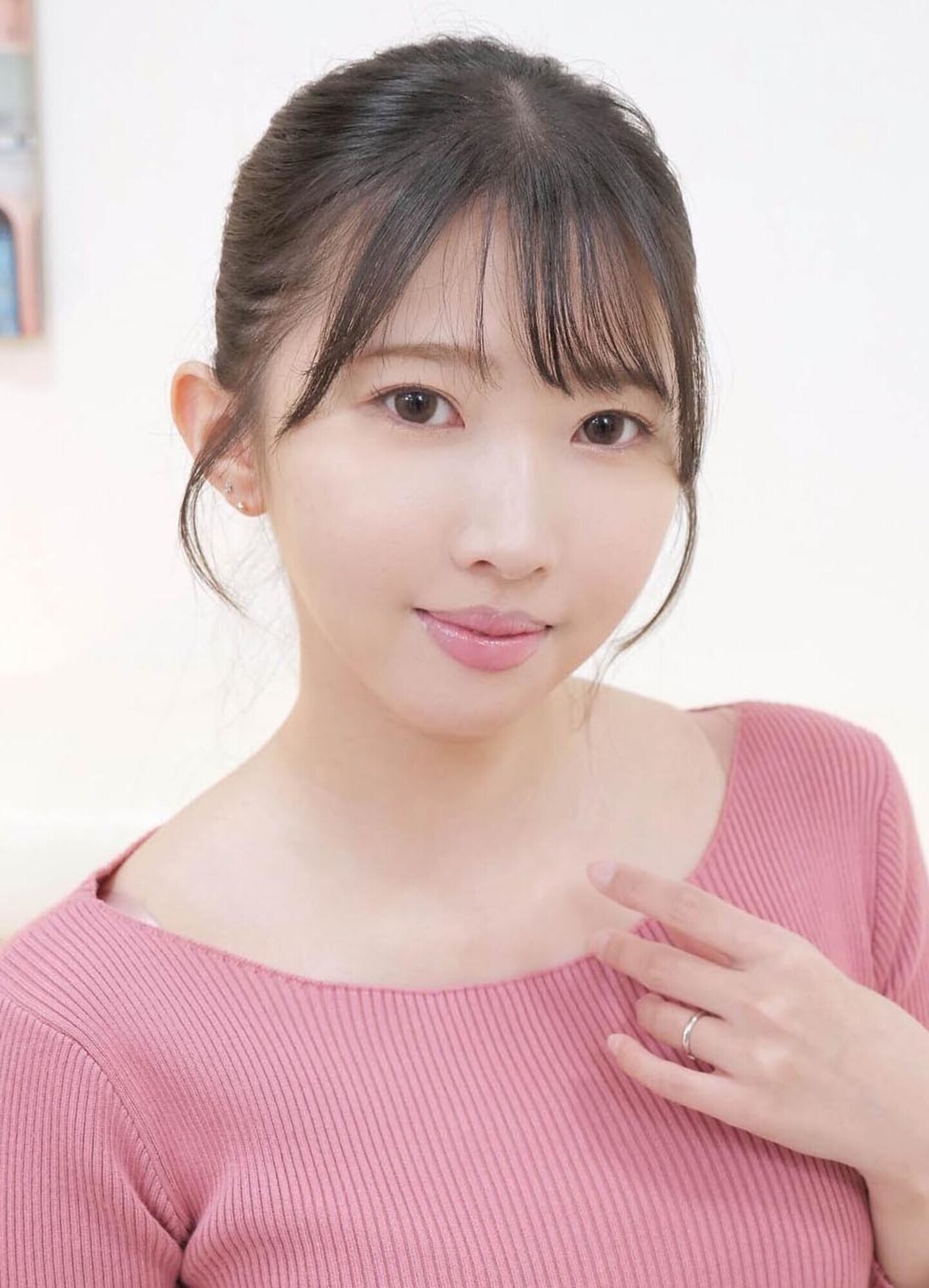 「素人奥様ナンパ 童貞君の包茎チ○ポむいて●ってあげてもらえませんか? 4 久しぶりに見るギンギンチ○ポに発情!優しく筆おろしセックスしてくれました!」のサムネイル