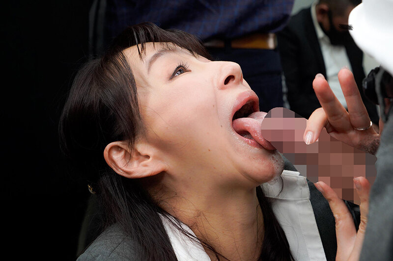 「【熟女】巨尻人妻が子供の前で感じてしまう背徳フェラ&バックプレイ【人妻・主婦】」のサンプル画像9枚目