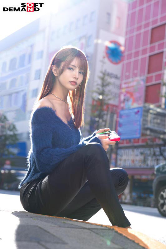 「岬舞香が3P・4Pに挑戦！スレンダー素人美女のAVデビュー撮影で魅せる本気の絡み」のサンプル画像2枚目